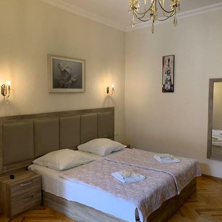 Guest House Rafael Tiflis Exterior foto